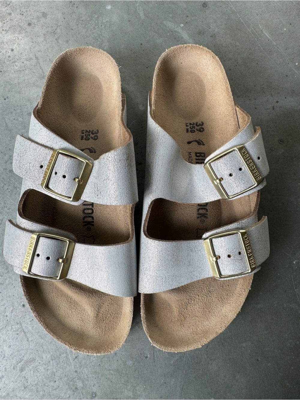 Birkenstock Arizona women’s metallic silver: 39/8.5